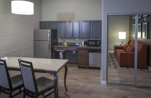 Arts/Warehouse District Hotel | Hampton Inn & Suites New Orleans Convention Center
