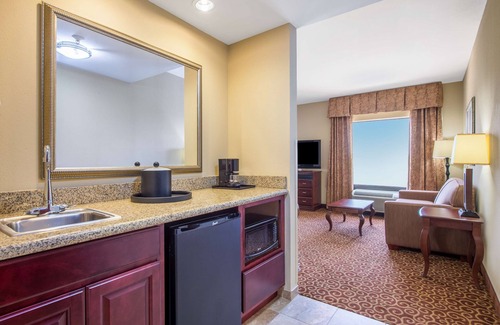 South Oklahoma City Hotel | Hampton Inn & Suites Oklahoma City - South