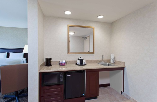 Alameda Hotel | Hampton Inn & Suites Oakland Airport-Alameda