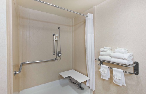 Alameda Hotel | Hampton Inn & Suites Oakland Airport-Alameda