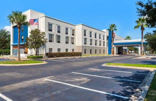 Ferry Pass Hotel | Hampton Inn & Suites Pensacola I-10 N at University Town Plaza