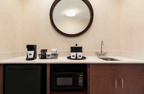 West Homestead Hotel | Hampton Inn & Suites Pittsburgh/Waterfront-West Homestead
