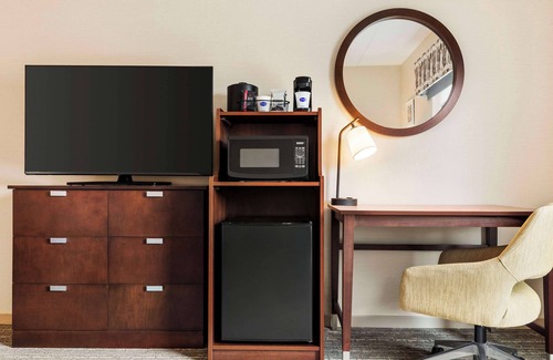 West Homestead Hotel | Hampton Inn & Suites Pittsburgh/Waterfront-West Homestead
