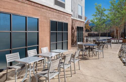 Salida Hotel | Hampton Inn & Suites Salida, CO