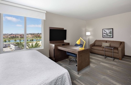 San Diego Hotel | Hampton Inn & Suites San Diego Airport Liberty Station