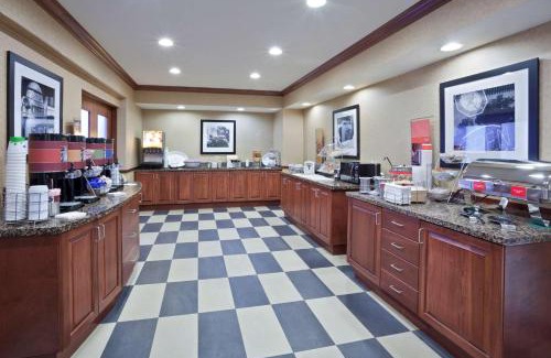 Rossford Hotel | Hampton Inn & Suites Toledo-Perrysburg