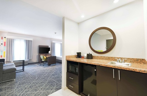 Tulsa Hotel | Hampton Inn & Suites Tulsa/Central