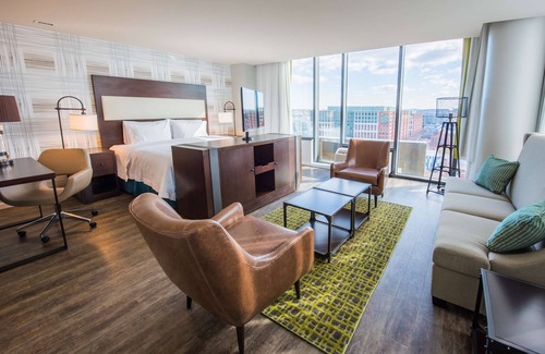 Navy Yard Hotel | Hampton Inn & Suites Washington DC-Navy Yard