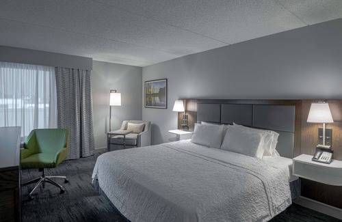 St. Charles Hotel | Hampton Inn Waldorf