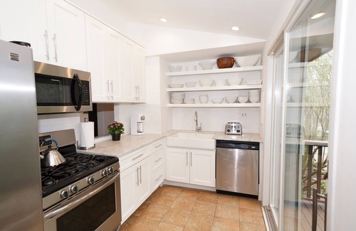 Beach Hampton House | Hamptons Beach House in Amagansett Dunes: Hot Tub and Private Beach!