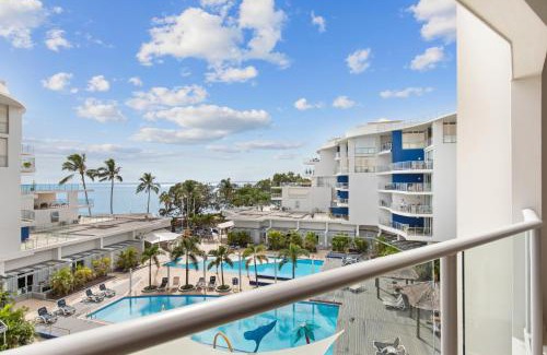 Urangan Apartment | Hamptons Meets Hervey Bay In Upmarket Resort - Ocean Views