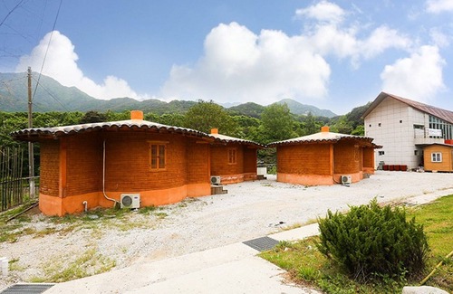 Tagok House | Hamyang Saedeulbaramhwangto Pension