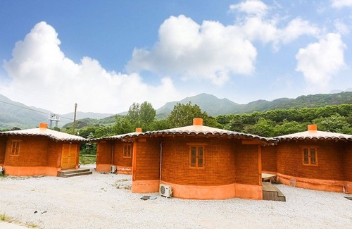Tagok House | Hamyang Saedeulbaramhwangto Pension