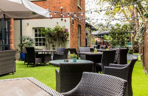 Weybridge Hotel | Hand and Spear