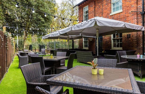 Weybridge Hotel | Hand and Spear
