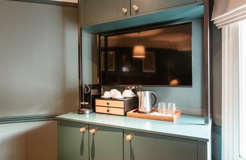 West Kensington Hotel | Hand & Flower