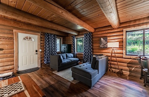 Superior Cabin | Handmade Scandinavian Mountain House Fire-Sauna