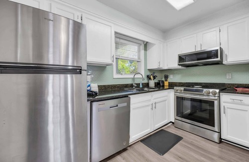 Surfside Beach House | Hang Loose Haven - Beach n Golf Getaway w Pool