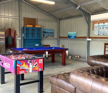 Lovedale House | Hannah's Place in the heart of Lovedale, Hunter Valley wine country, Free bottle of wine with each booking