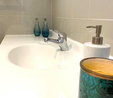 Lovedale House | Hannah's Place in the heart of Lovedale, Hunter Valley wine country, Free bottle of wine with each booking