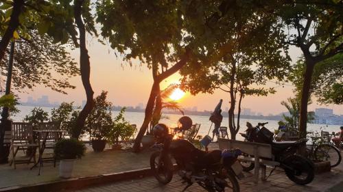 Yen Phu Apartment | Hanoi Home 2 - Lake View Apartment