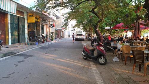 Yen Phu Apartment | Hanoi Home 2 - Lake View Apartment