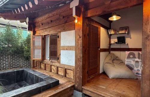 Jeonju House | Hanok village private house with jacuzzi Aboy