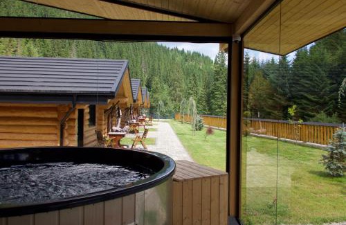 Carlibaba House | Hanul și Păstrăvăria Țibău
