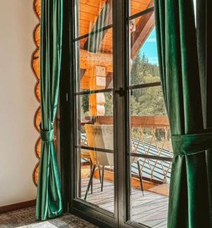 Carlibaba House | Hanul și Păstrăvăria Țibău