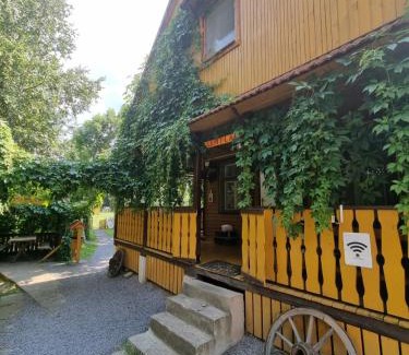 Joseni House | Hanul Basa Fogadó