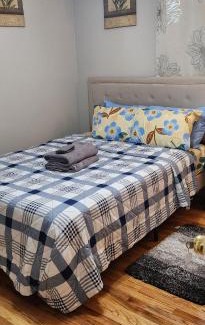 Lower Vailsburg House | Happiness queen room 3