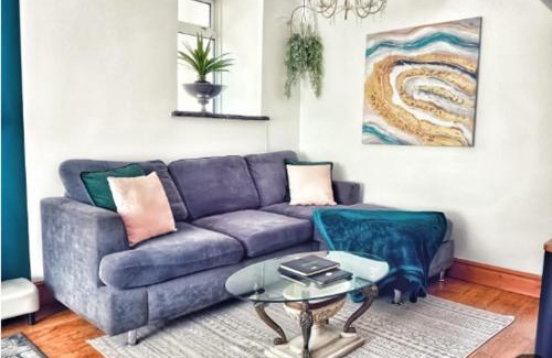 Bridgend House | Happy Days Town House