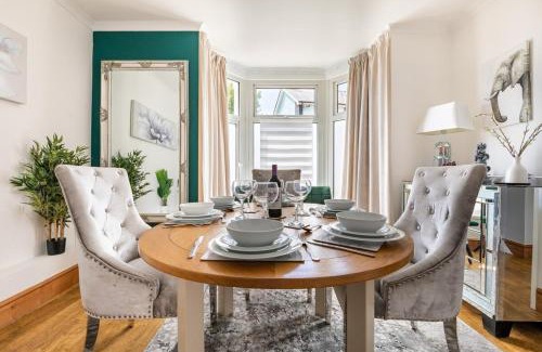 Bridgend House | Happy Days Town House