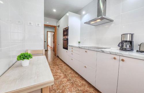 Las Palmas de Gran Canaria Apartment | Happy Waves Home