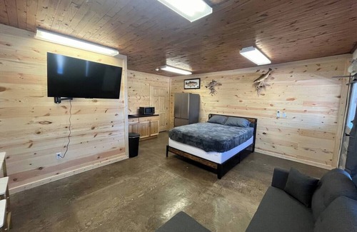 Hartshorn House | Happy Pappys - Store Cabin