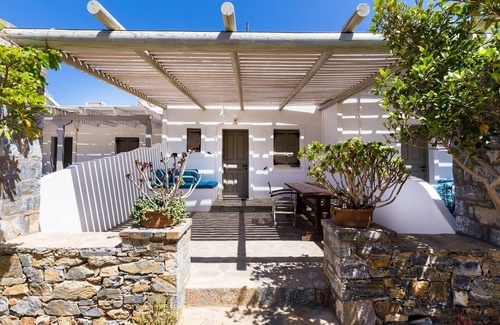 Schoinousa House | Harama Hotel - Deluxe triple room with sea view