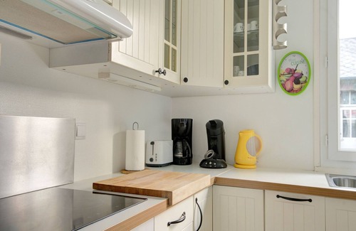 Isigny-sur-Mer House | Harbor Haven in Isigny-sur-Mer