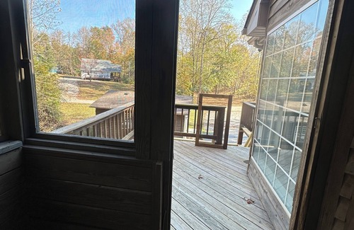 Jamestown Cabin | Harbor Hideaway- a lakeside getaway at Lake Cumberland in Jamestown- 5 bedrooms