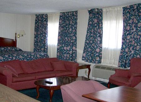 Hawk Run Hotel | Harbor Inn