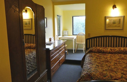 Eastside Santa Cruz Hotel | Harbor Inn