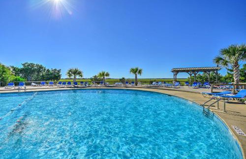 Oceanmarsh Subdivision Apartment | Harbor Island Condo with Deck - Steps to Beach!