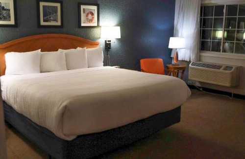 Manitowoc Hotel | Harbor Town Inn