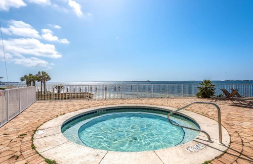 Ono Island Apartment | Harbour Pointe 609