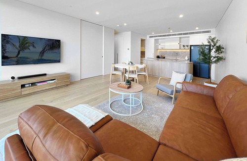 Shell Cove Apartment | Harbourside Delight - Footsteps from Marina!
