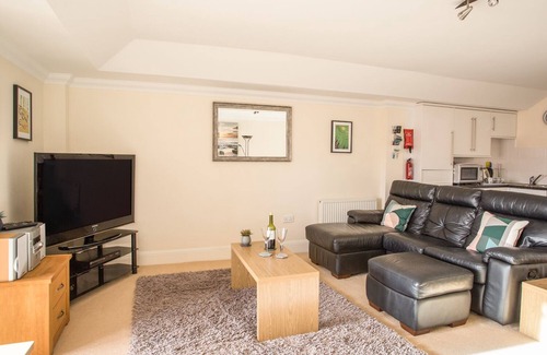 Weymouth Cottage | HARBOURSIDE PENTHOUSE, family friendly in Brewers Quay Harbour
