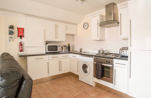 Weymouth Cottage | HARBOURSIDE PENTHOUSE, family friendly in Brewers Quay Harbour