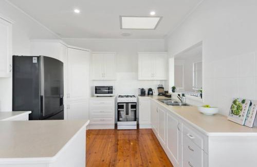Shellharbour House | Harbourview Escape - Serene Shellharbour Family Stay
