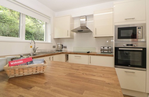 Heligan Cottage | HARCOMBE HOUSE BUNGALOW 5, family friendly, with pool in Chudleigh