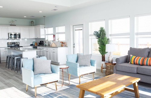 Gilchrist House | Hard to Find Heated Pool, Beachfront