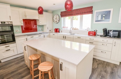 Solva Cottage | HARMON VALE, pet friendly, country holiday cottage in Solva